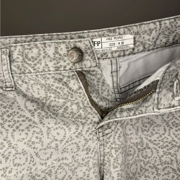 Free People Denim Gray Lace Print Skinny Zipper Ankle Jeans Size 29 FAIR - Picture 8 of 14